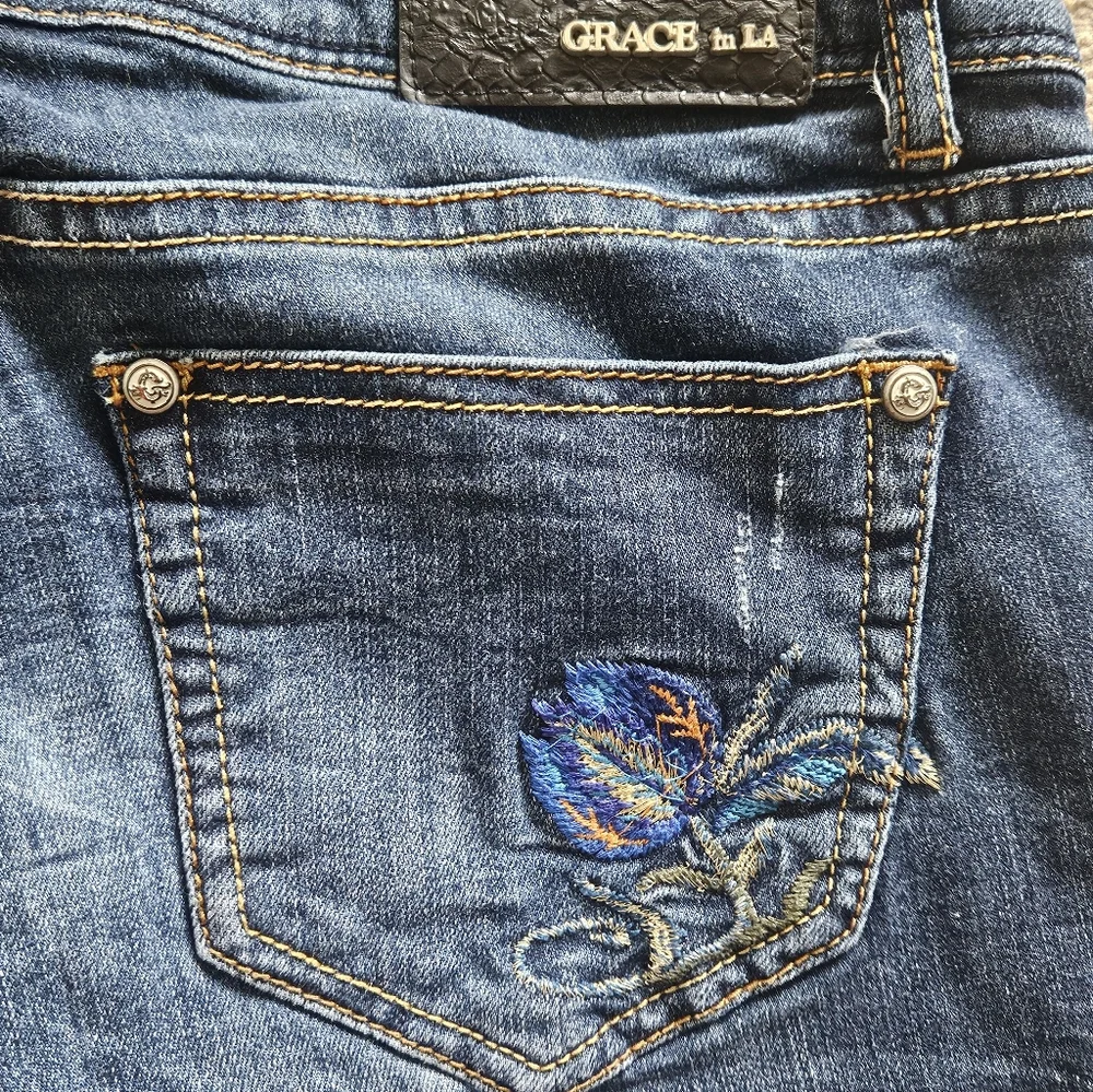 Embroidered Jeans - Picture 11 of 11